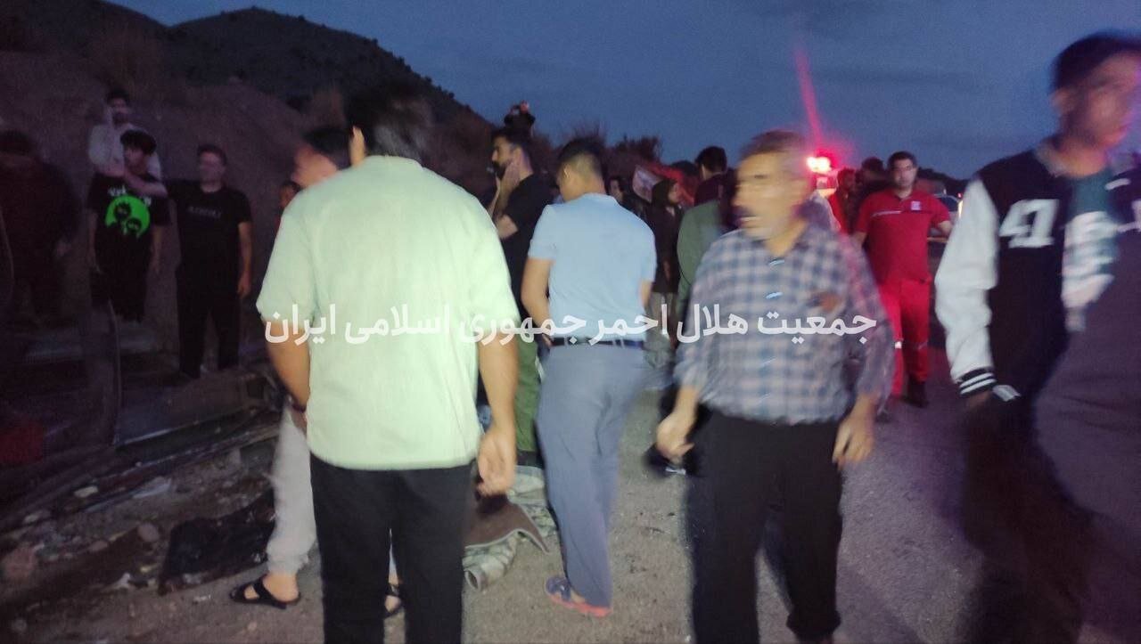 اولین تصاویر از محل حادثه واژگونی مرگبار اتوبوس در محور کرمان-راور 