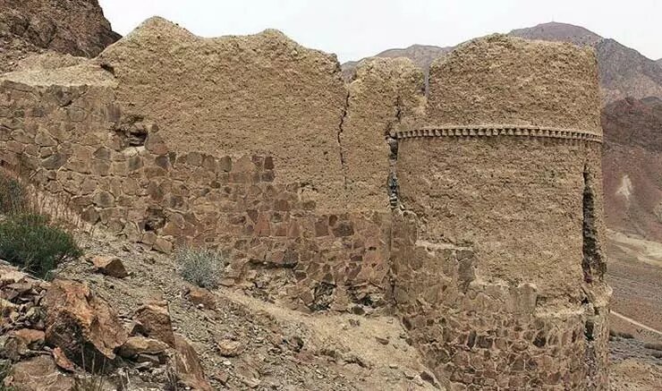 قلعه عجیبی که آب در آن سر بالا می‌رفت!