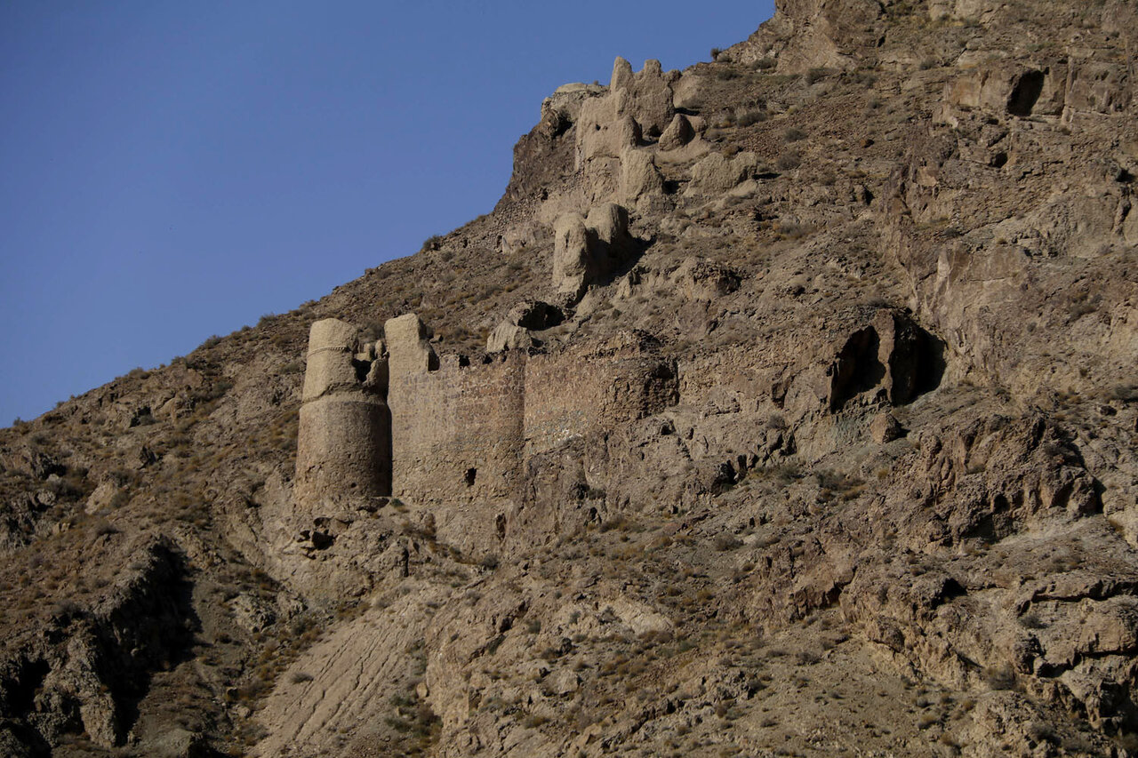 قلعه عجیبی که آب در آن سر بالا می‌رفت!