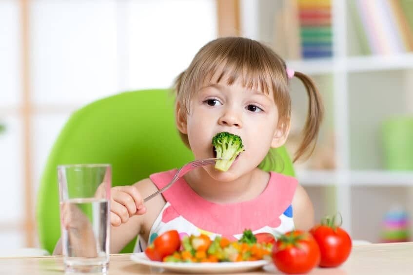 چرا تغذیه و ورزش در رشد کودک اهمیت دارند؟
