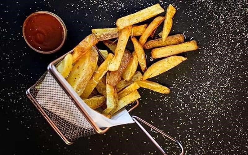 طرز تهیه سیب‌زمینی رستورانی در منزل